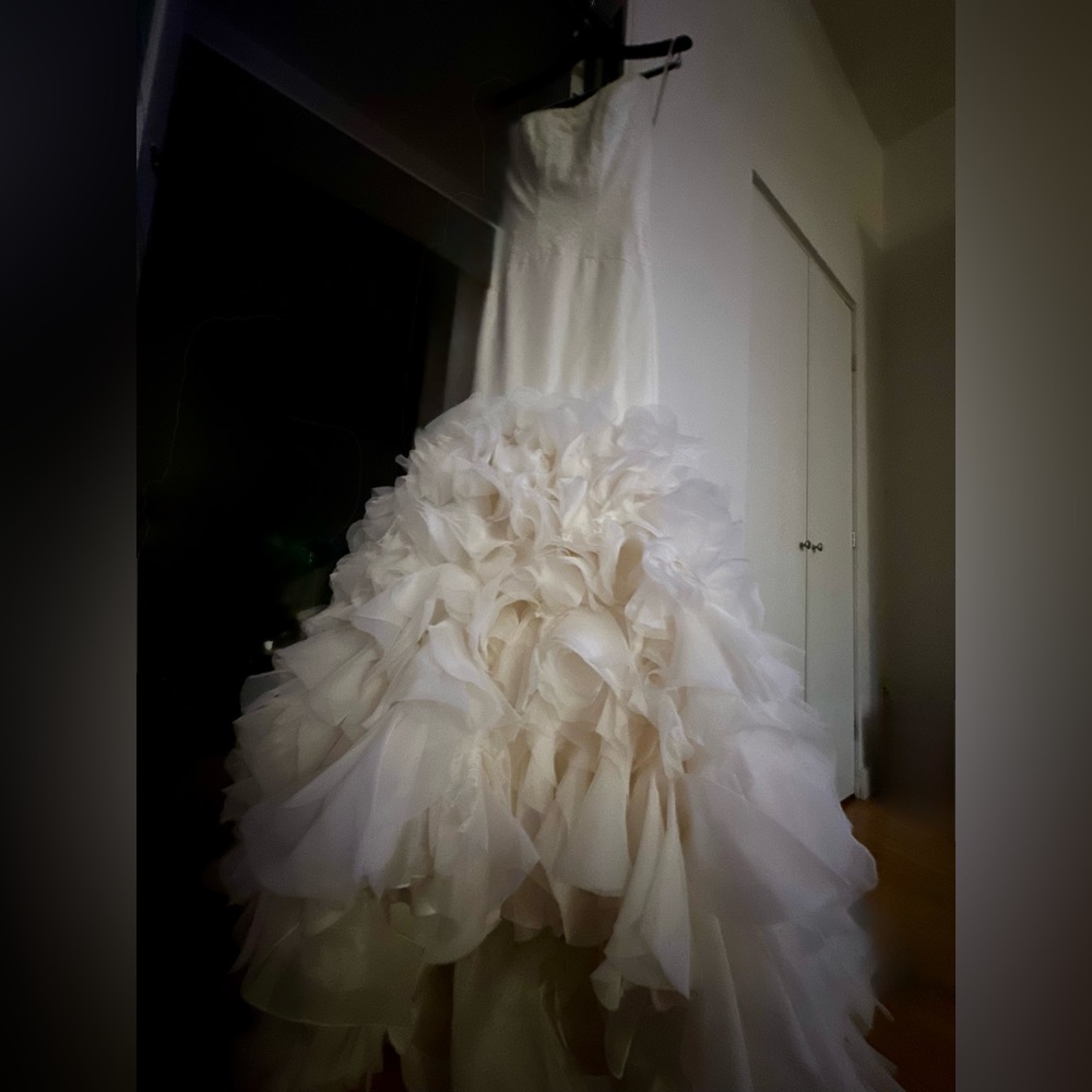 Vera Wang - Elegant White Strapless Mermaid Wedding Dress - Picture 5 of 7
